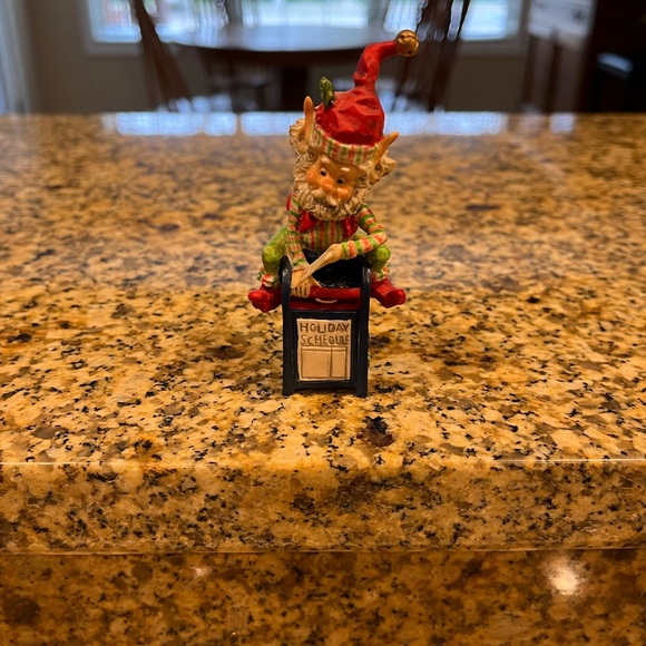Enesco 1992 Sandi Zimnicki Ollie Mailbox Elf Vintage Village Figure in Box - Picture 3 of 9
